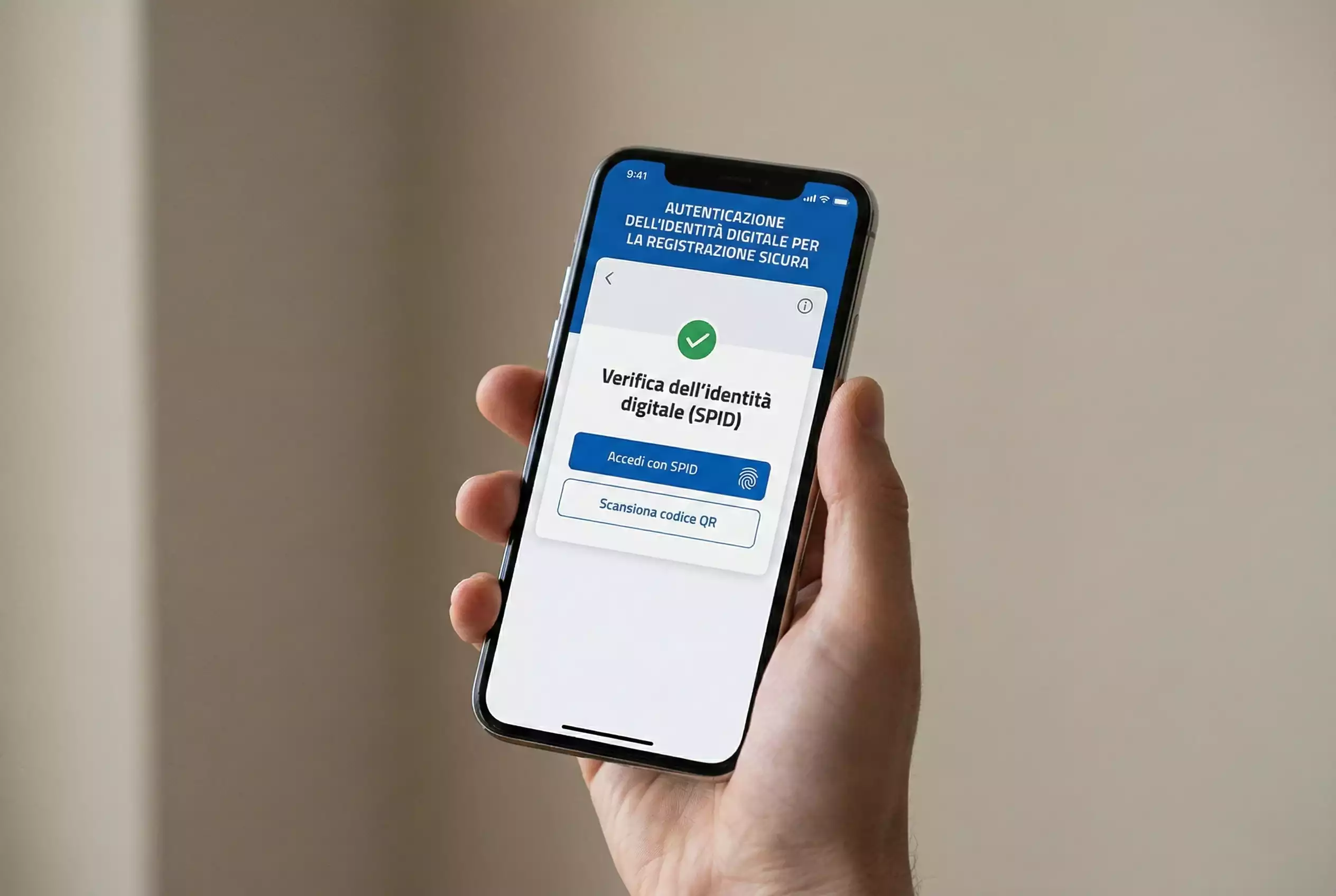 Smartphone con applicazione SPID aperta per autenticazione